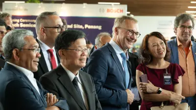 L-R Datuk Wira Arham Abdul Rahman, CEO of Malaysian Investment Development Authority (MIDA); Klaus Landhaeusser, managing director of Bosch Malaysia; Caretaker YAB Tuan Chow Kon Yeow, Chief Minister of Penang; Klaus Maeder, member of the Bosch mobility sector board; Dato Loo Lee Lian, CEO of Invest Penang; Alexander Lenk, President of Bosch Global Real Estates
