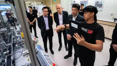 People discussing Bosch equipment